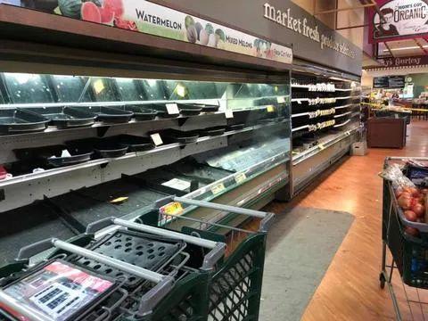 西方人的文明 美国女子恶意咳嗽,超市被迫扔掉近25万元的商品